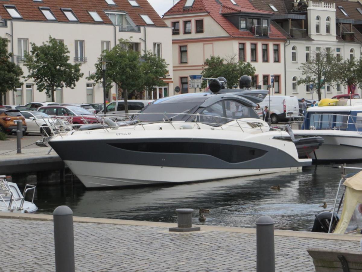 Ferienwohnungen "Marie" Mit Terrassen, Inclusive Park- Und Stellplaetze Am Haus, Mueritz-Strand Nur 700M, Altstadt 10Min, Ruhige Lage, Waren  Eksteriør bilde